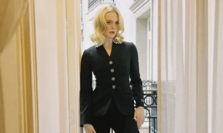 Elle Fanning.
