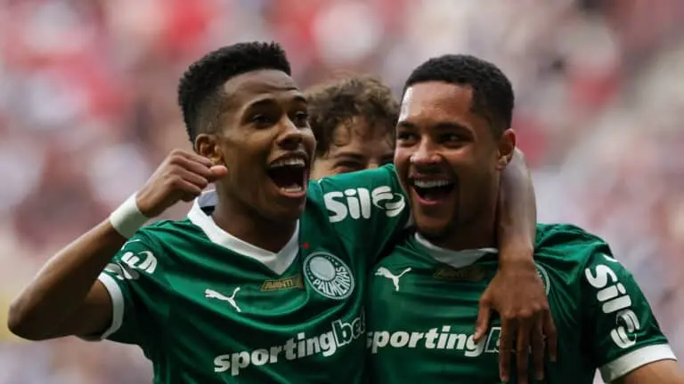 Estevão e Vitor Roque