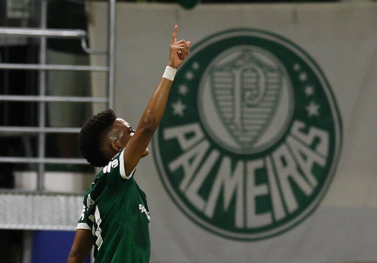 Estêvão brilha em despedida do Palmeiras e promete retorno após passagem pelo Chelsea