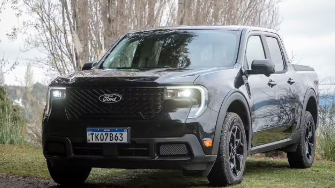 Ford Maverick Lariat Black