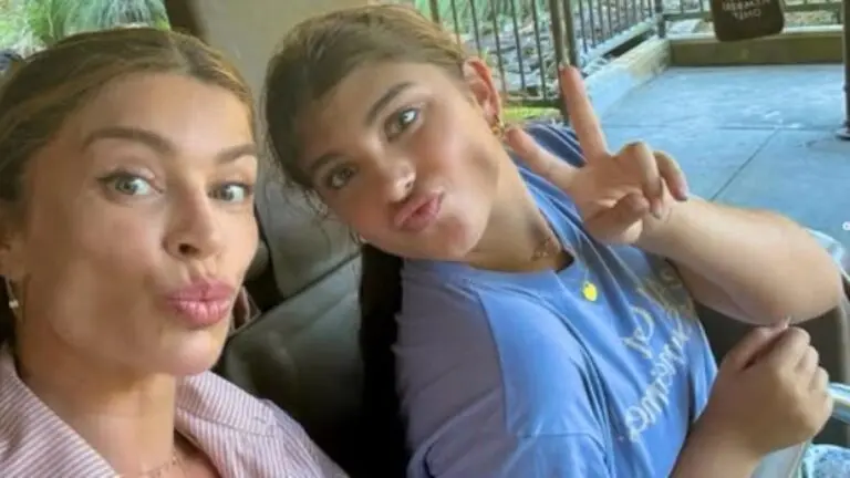 Grazi Massafera com sua filha Sofia