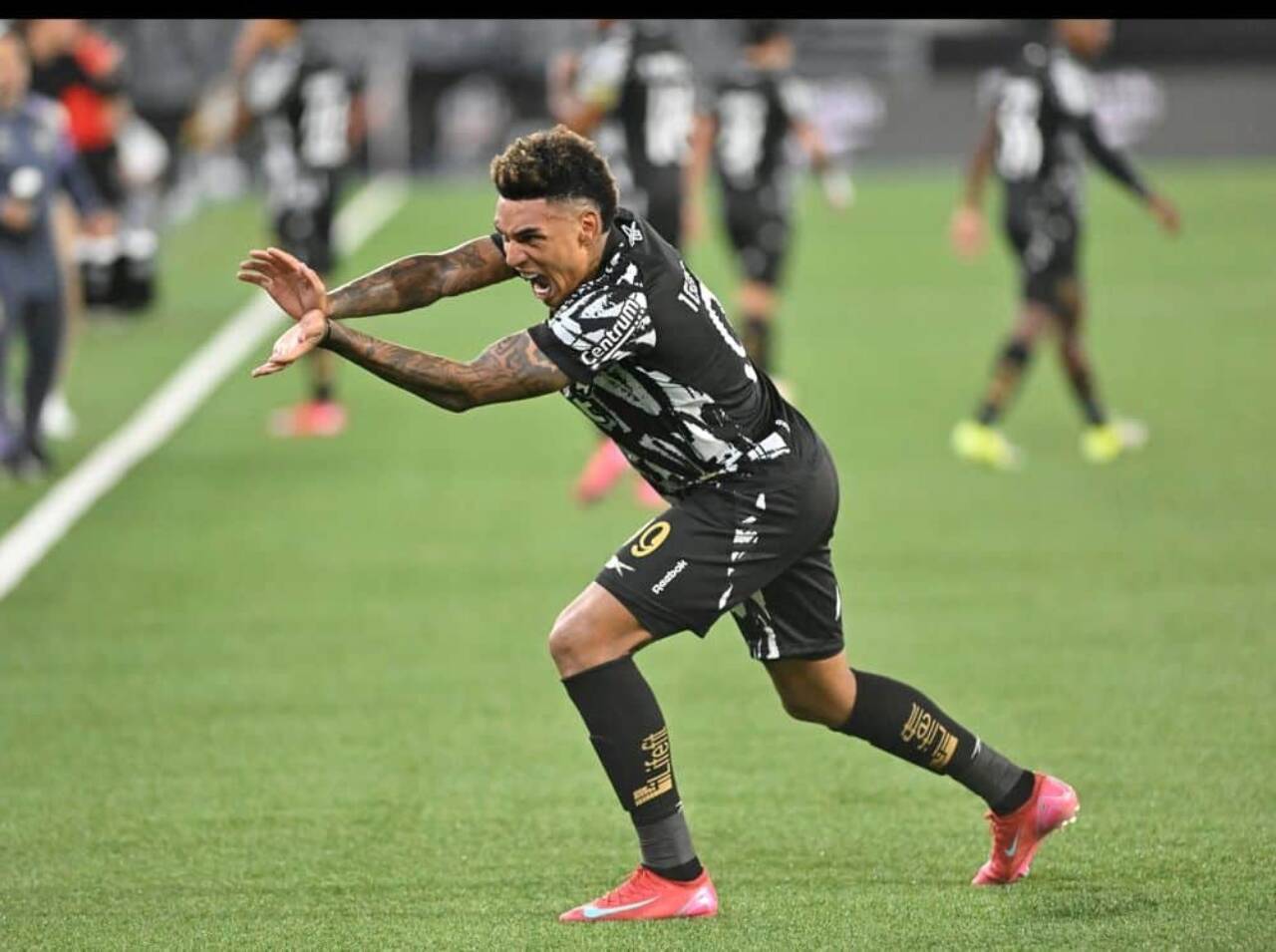 Botafogo negocia Igor Jesus com Nottingham Forest por €20 milhões após Mundial de Clubes 2025