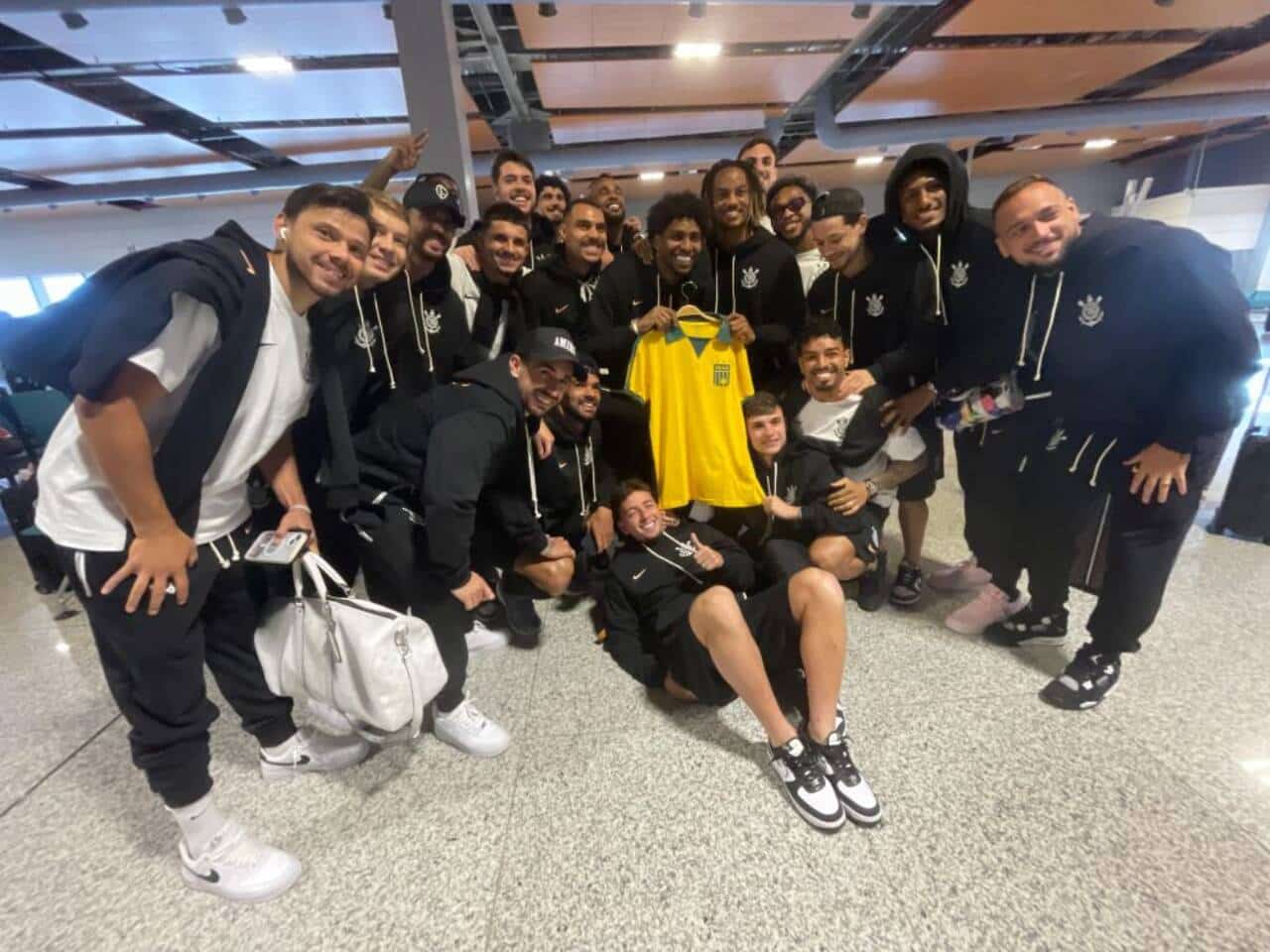 Dorival ajusta escalação do Corinthians para duelo crucial contra Huracán na Argentina