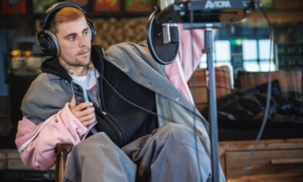 Justin Bieber apoia Chris Brown após fiança de R$ 33 milhões por agressão em Londres