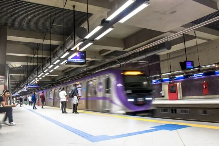 Linha lilás em SP