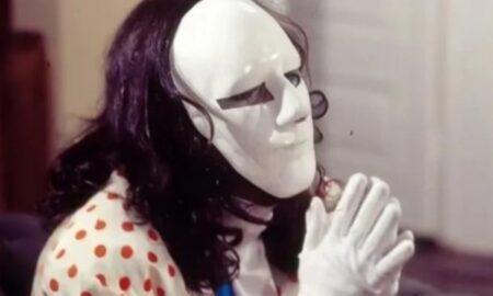 Mascarado em a 'Viagem'