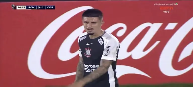 Matheus Bidu brilha com gol decisivo para o Corinthians contra o Racing na Sul-Americana