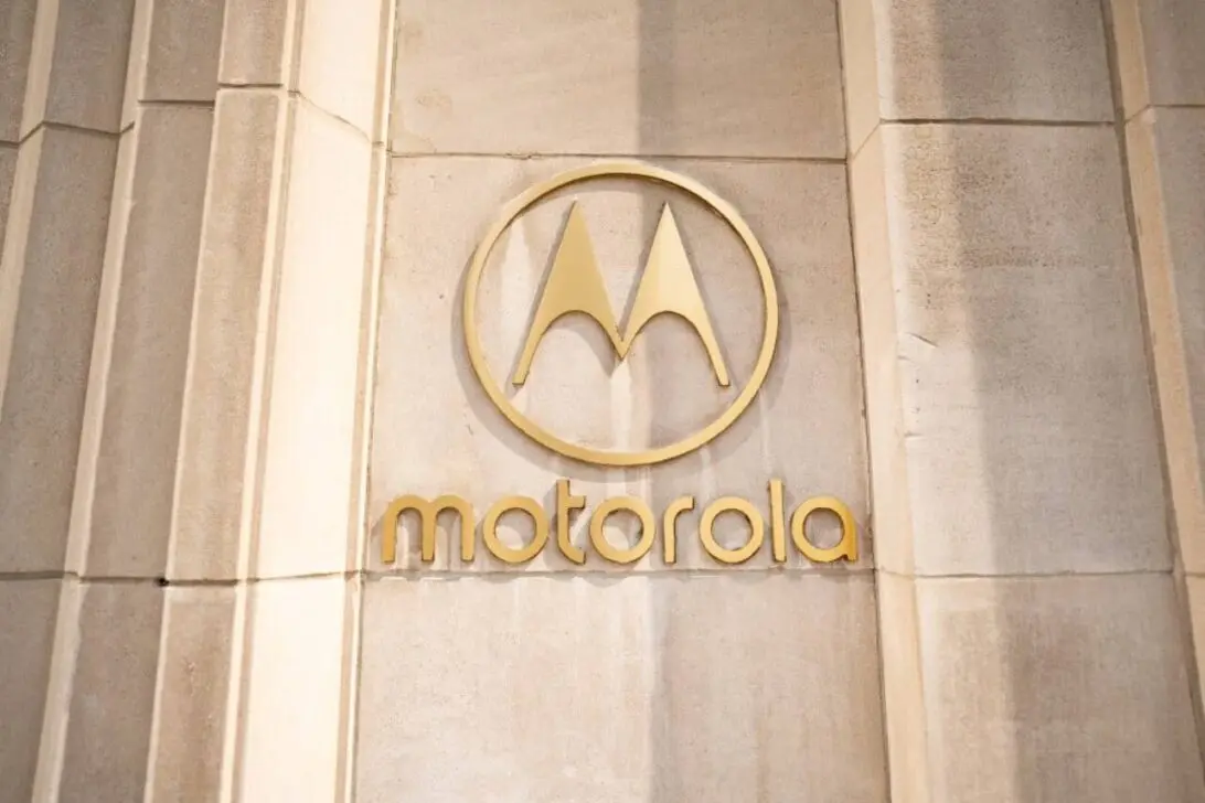דור חדש של Motorola Razr האייקוני ייחשף באירוע עולמי המתמקד בבינה מלאכותית