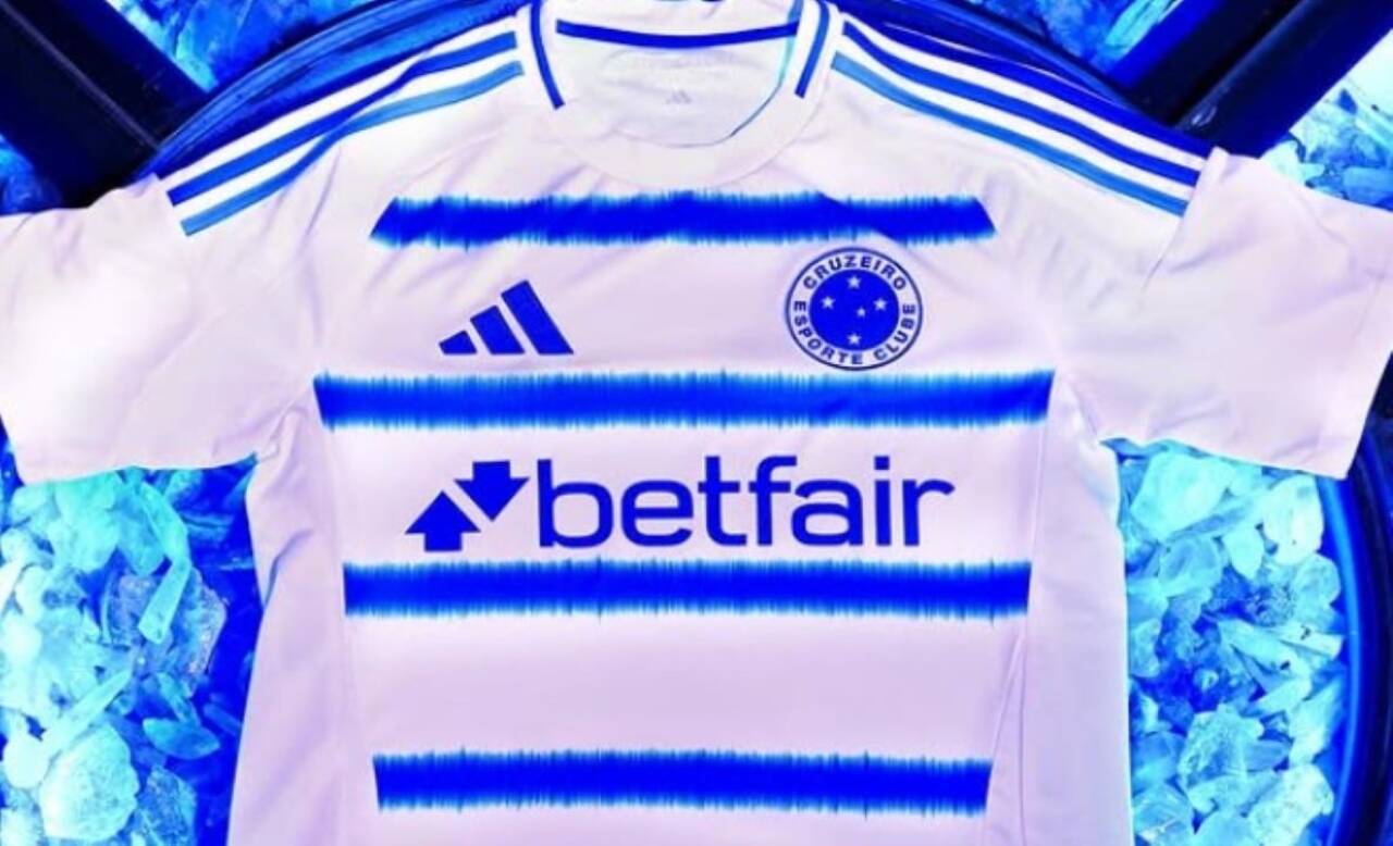Novo uniforme do Cruzeiro homenageia 60 anos do hino com design inovador