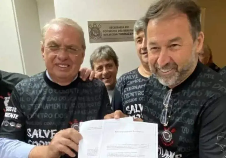 Osmar Stabile ao lado de Augusto Melo no momento do registro da candidatura, em 2023 — Foto: Divulgação