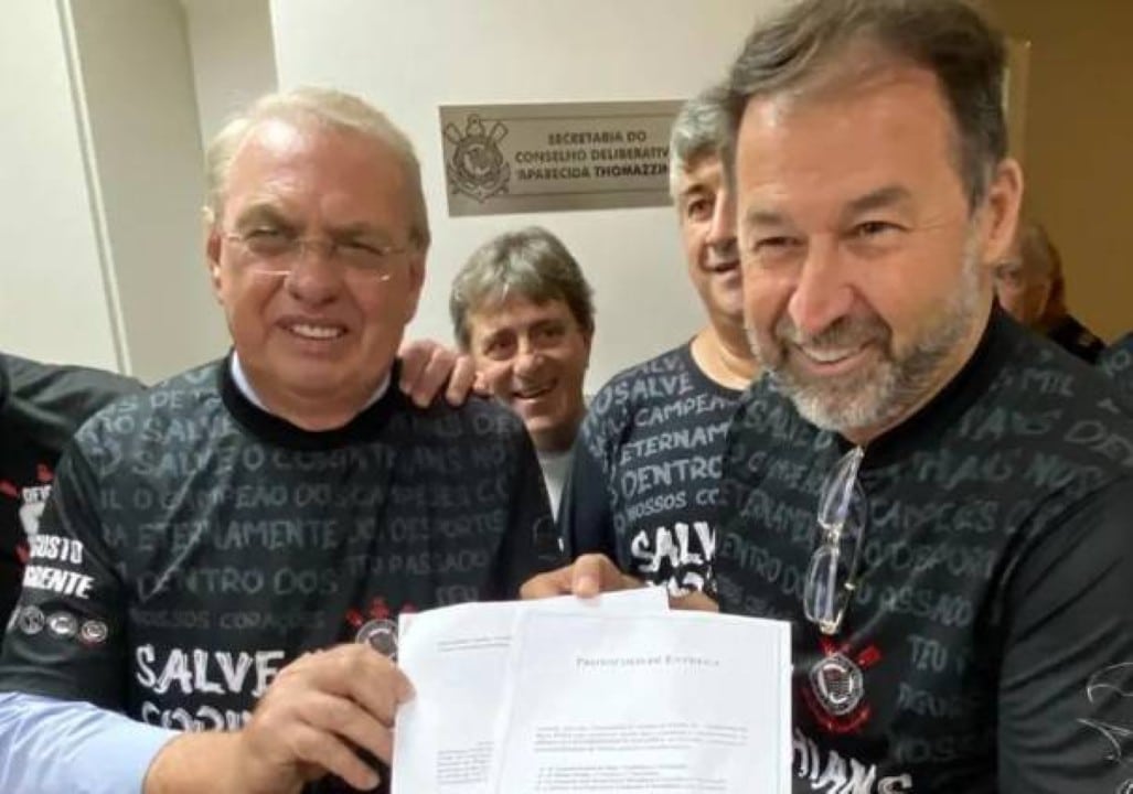 Osmar Stabile ao lado de Augusto Melo no momento do registro da candidatura, em 2023 — Foto: Divulgação