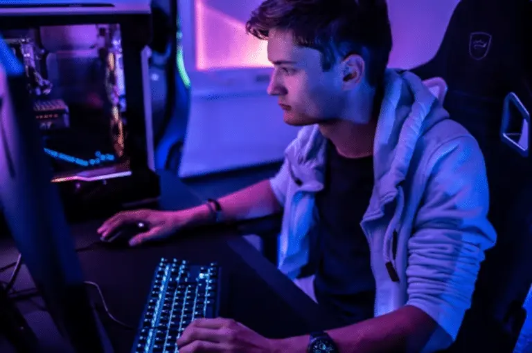 PC Gamer garoto jogando