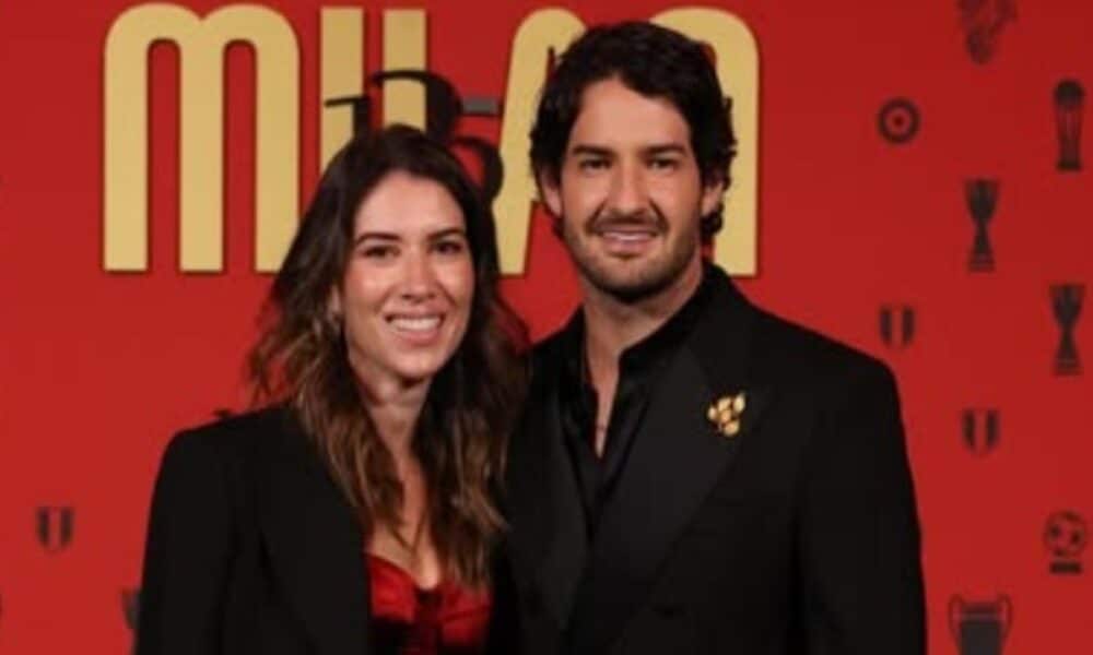 Família de Pato e Rebeca Abravanel surpreende com clique íntimo em viagem luxuosa