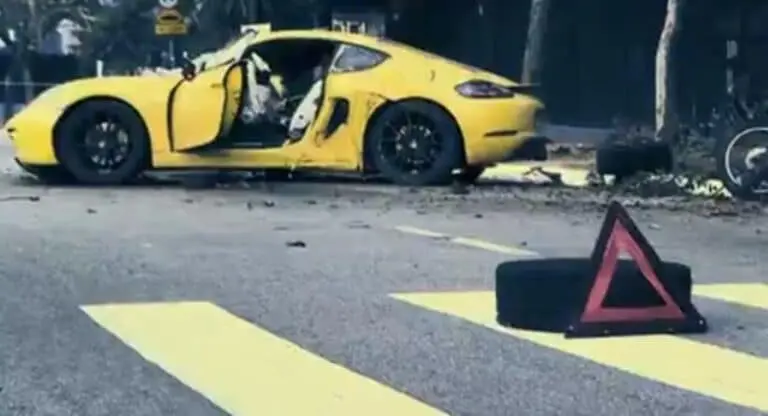 Porsche amarelo