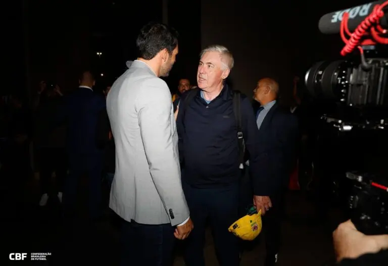 Presidente da CBF, Samir Xaud, conversa com Carlo Ancelotti