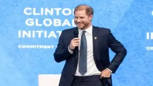 أصبح الأمير هاري عاطفيًا وهو يشكر العائلات الثكلى في محاكمة تاريخية ضد إنستغرام ويوتيوب بتهمة إدمان الشباب