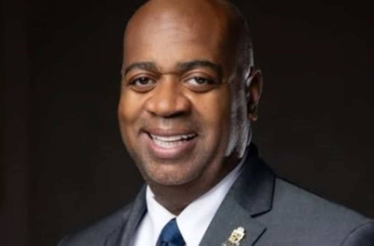 Ras Baraka, Prefeito de Newark é preso em protesto contra centro de detenção de imigrantes