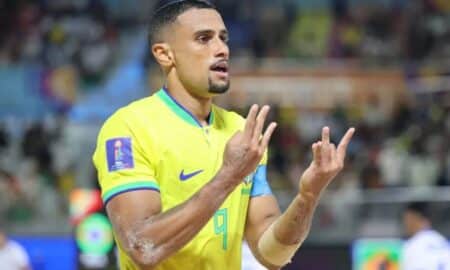 Rodrigo comemora seu gol do Brasil na Copa do Mundo de futebol de Areia