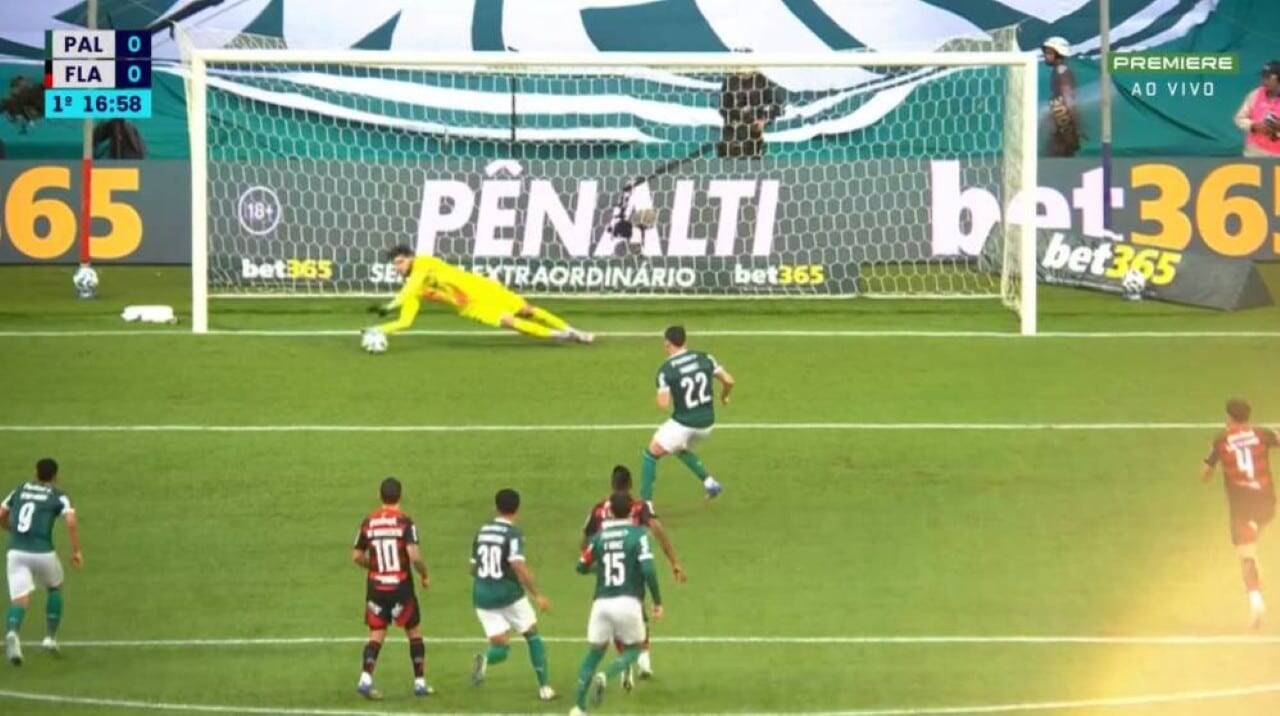 Rossi defende penalti