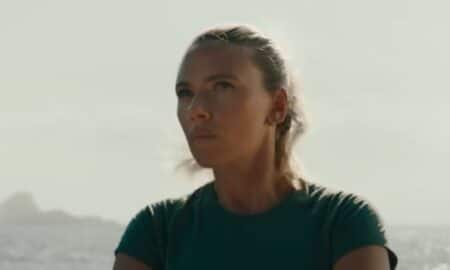 Scarlett Johansson enfrenta dinossauros em novo trailer de Jurassic World: Rebirth