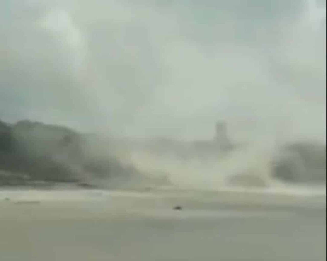 Tornado em formação surpreende moradores em Ilha Comprida, praia de São Paulo