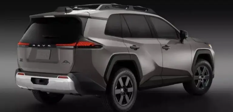Novo RAV4 2026 híbrido faz 30 km/l e tem 50 km elétricos
