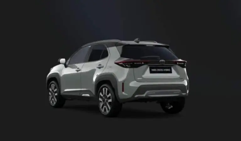 Toyota lança Yaris Cross 2025 com tecnologia híbrida por R$ 135 mil no mercado