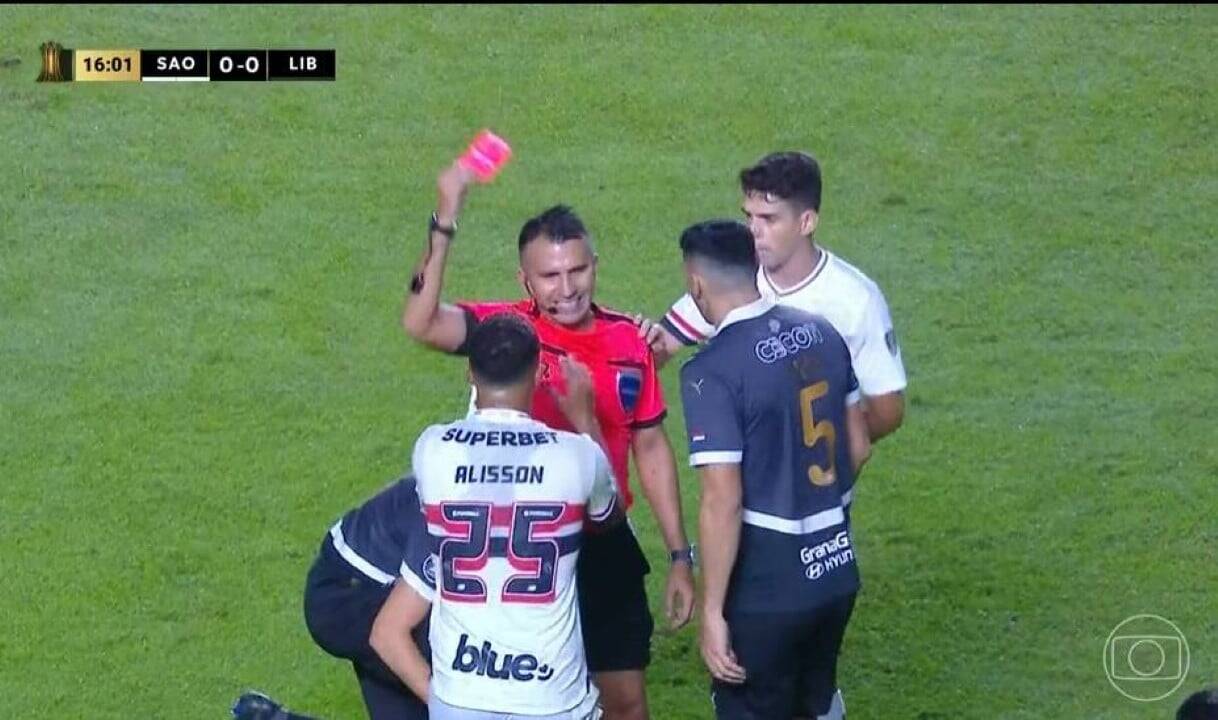 cartão vermelho alisson