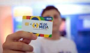 Pé-de-Meia deposita terceira parcela para nascidos em março e abril no dia 26 de maio