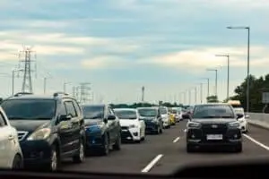 Trânsito em São Paulo pode travar no feriado; 2,5 milhões de carros devem circular nas marginais e rodovias