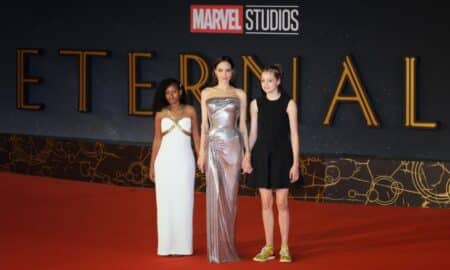 Angelina Jolie com filhas