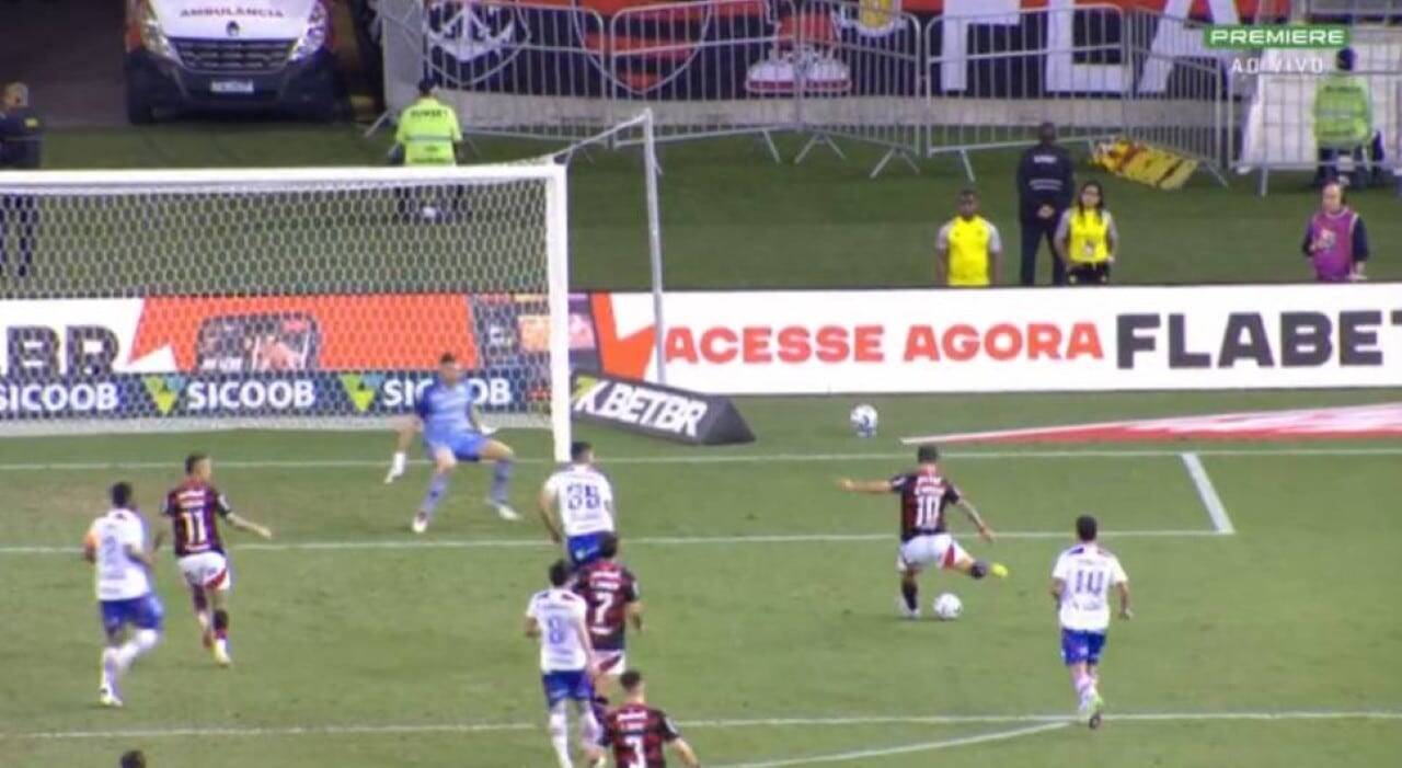 Arrascaeta brilha com gol após trivela de Léo Ortiz em jogo quente no Brasileirão: Flamengo x Fortaleza