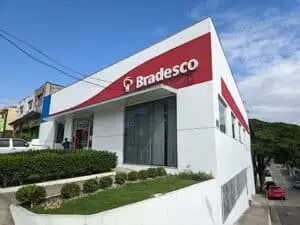 Bradesco autoriza distribuição de R$ 3,5 bilhões em juros sobre capital próprio, beneficiando milhares de acionistas com rendimentos