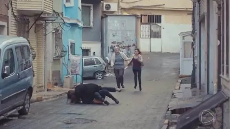 Briga entre Sirin e Bahar em Força de Mulher