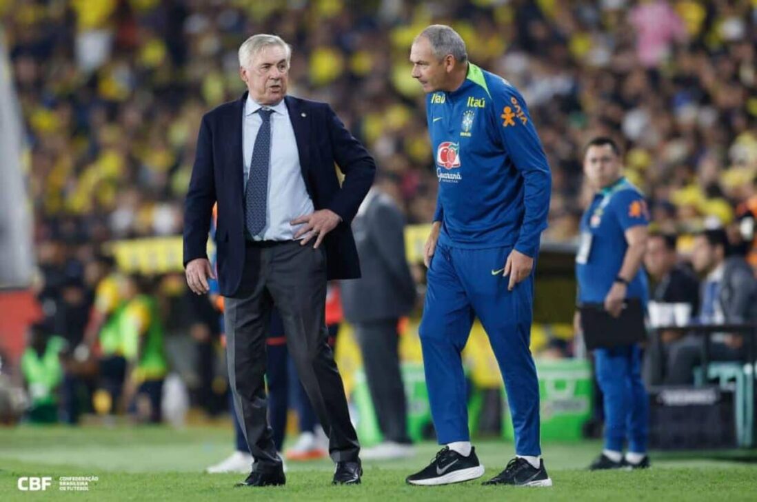 Carlo Ancelotti e o auxiliar técnico Paul Clement