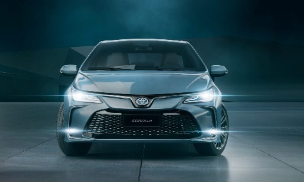 Novo Corolla 2026 estreia tecnologia PHEV flex e autonomia de 70 km