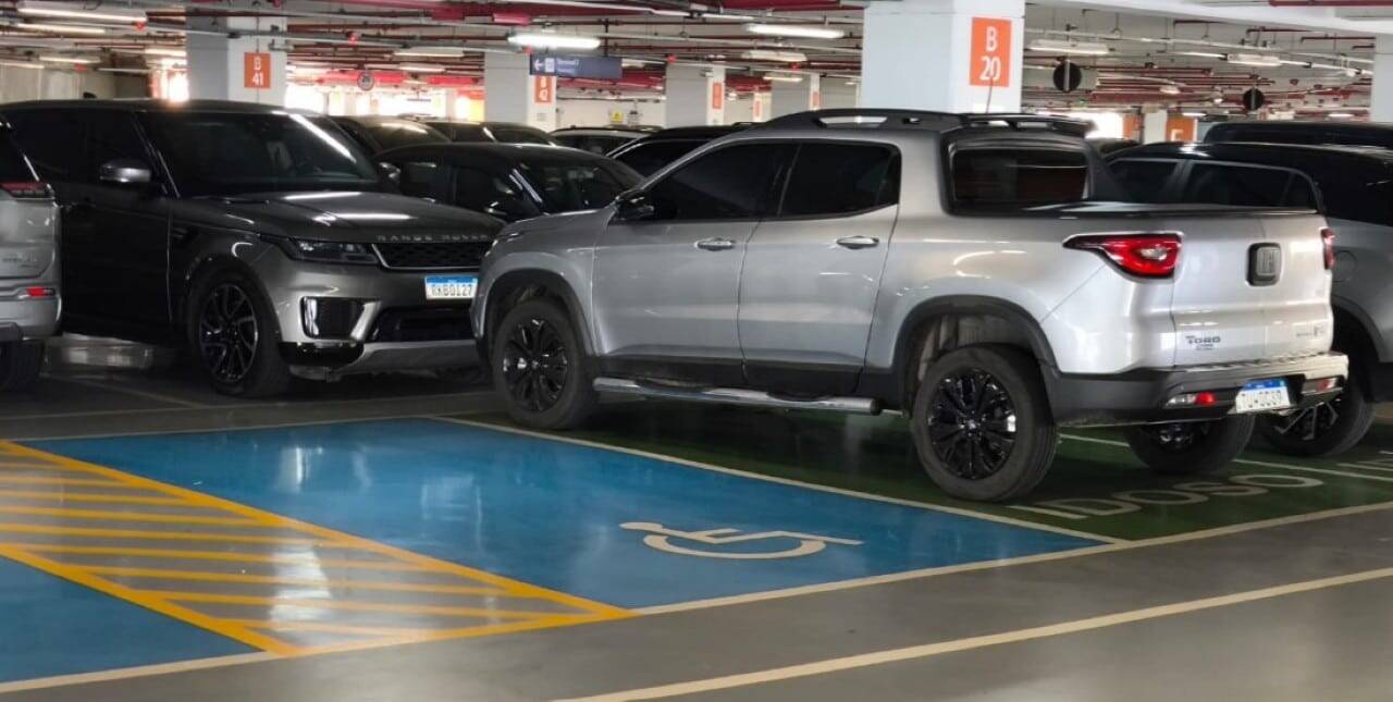 Estacionamento idoso e deficiente