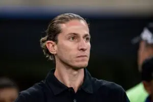 Filipe Luís exalta Mundial de Clubes e rebate críticas de Raphinha sobre calendário: ‘Privilégio jogar’
