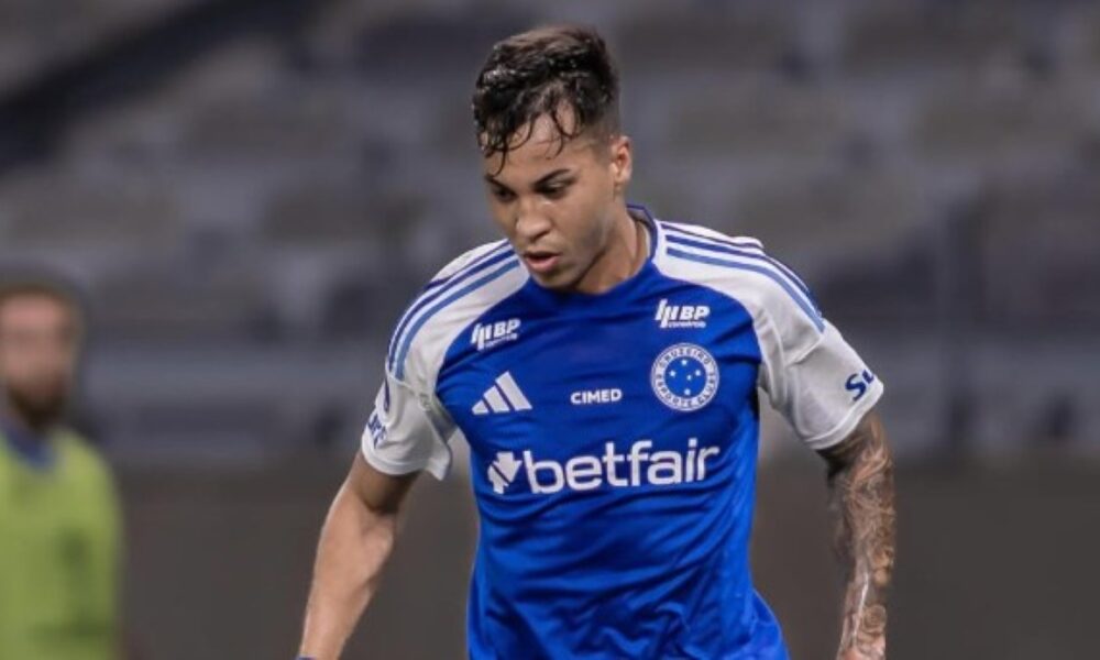 VAR anula gol de Kaio Jorge em jogo equilibrado entre Cruzeiro e Santos
