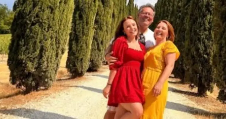 Larrisa Manoela e os pais