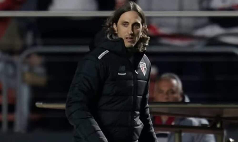 Após demissão de Renato Gaúcho, Fluminense fecha acordo com ex-técnico do São Paulo Zubeldía