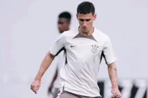 Matías Rojas enfrenta Corinthians em disputa de R$ 40 milhões e busca destaque no Mundial