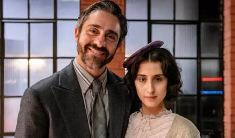 Nelson (Felipe Abib) e Mariana (Carol Romano) em 'Garota do Momento'