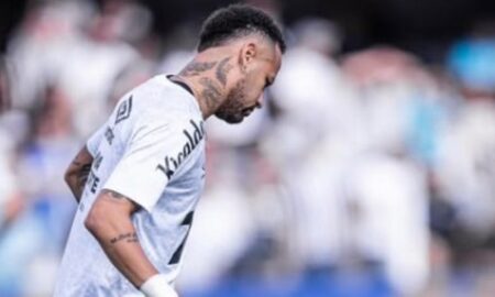 Gol com a mão custa caro: Neymar suspenso e futuro no Santos é incerto