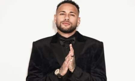 Neymar responde críticas e celebra 15 anos no topo do futebol