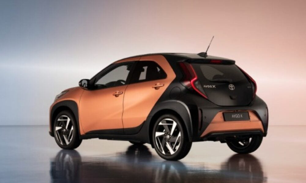 Toyota lança Aygo X híbrido de 115 cv com opção GR Sport para o mercado europeu