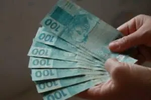 Caixa libera R$ 1.621 de abono salarial nesta sexta-feira para nascidos em maio e junho