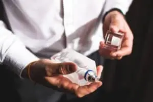 Perfumes masculinos 2025: fragrâncias sofisticadas para homens acima de 40 anos
