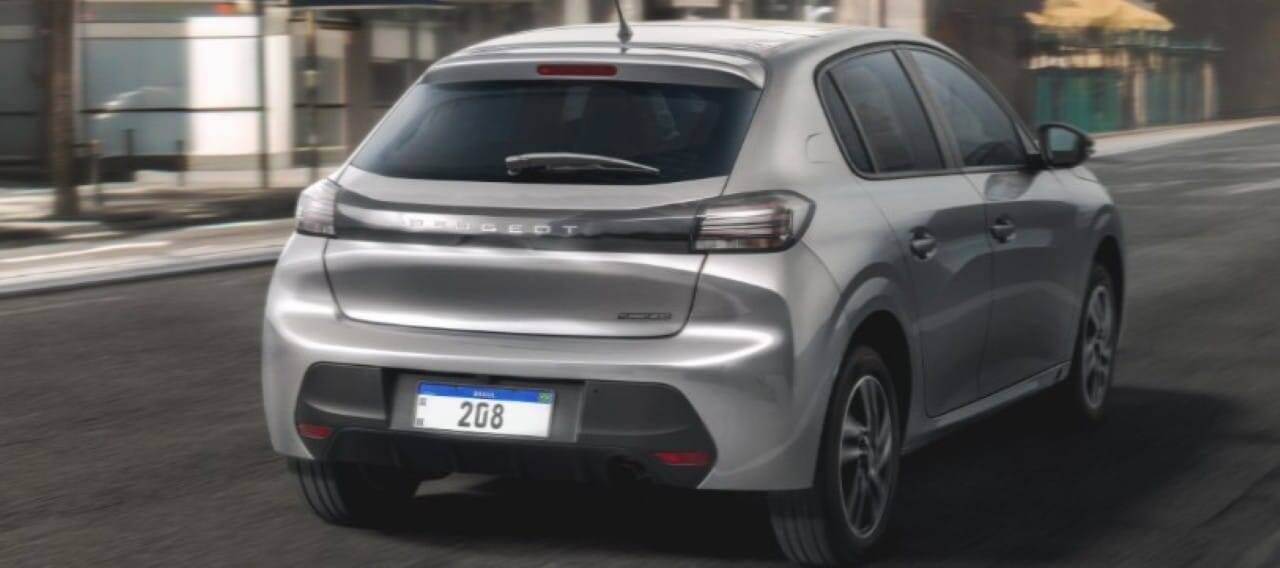 Novo Peugeot 208 híbrido estreia em 2025 com sistema E-Assist econômico