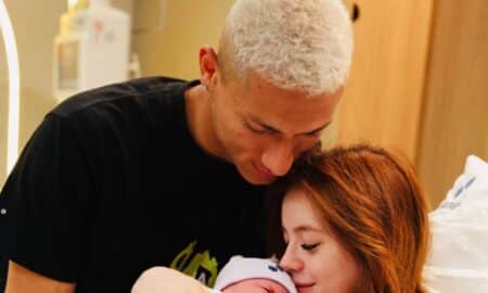 Richarlison e Amanda com filho